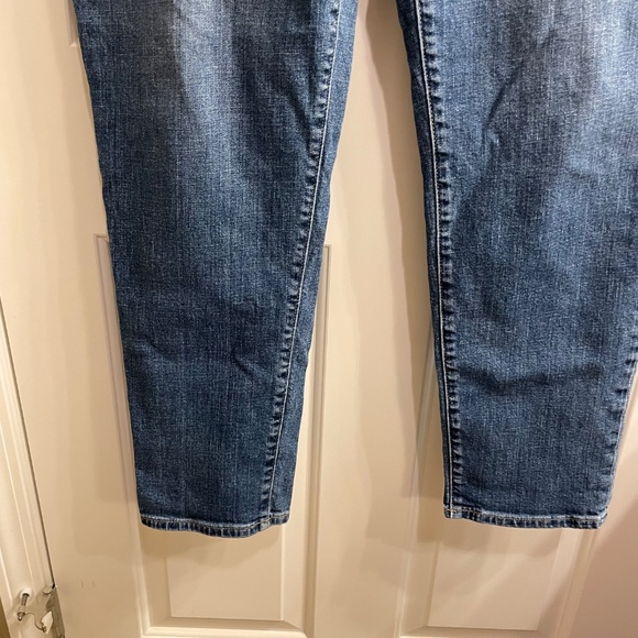 TALL Gap Women's Girlfriend Mid Rise Medium Wash Jean, Size 18 Tall - Picture 2 of 8